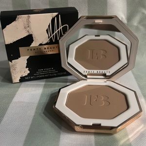 Fenty Beauty by Rihanna Sun Stalk’r Instant Warmth Bronzer in Inda Sun